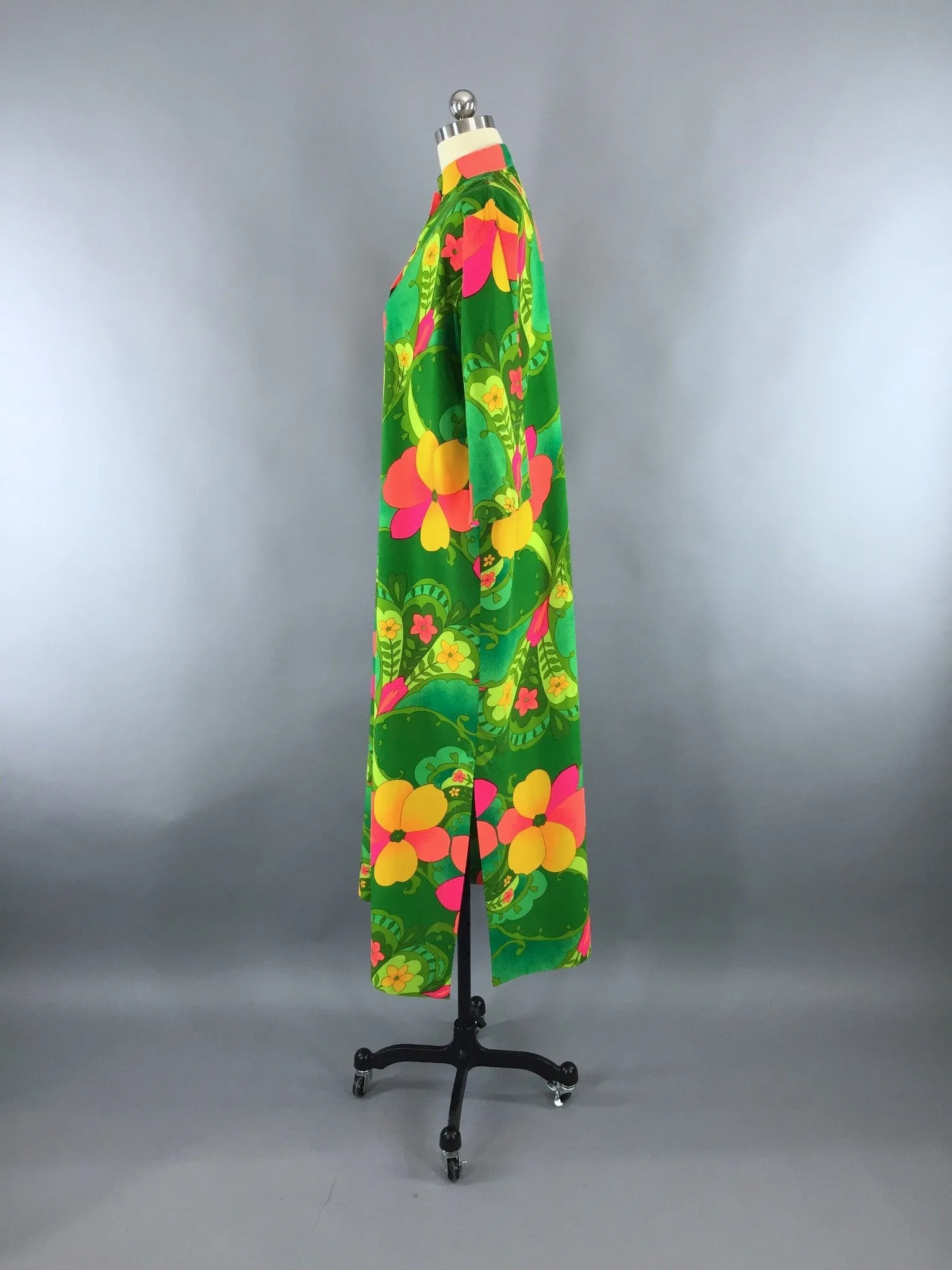 1960s Vintage Neon Green Hawaiian Print Caftan Dress