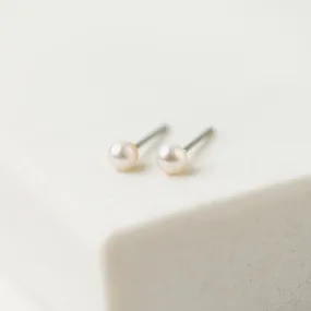 Amari Pearl Stud Earrings