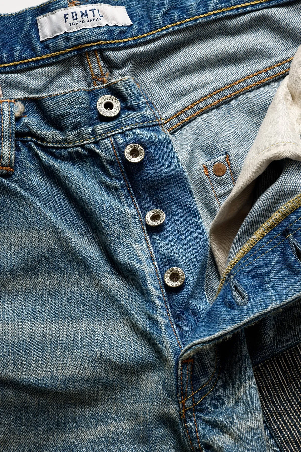 CLASSIC STRAIGHT DENIM CS109