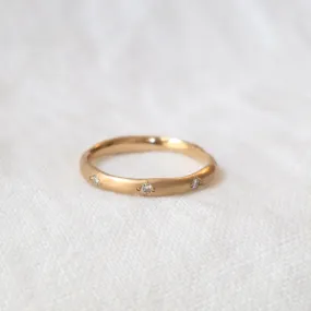 Delicate Wavy Band - Diamonds
