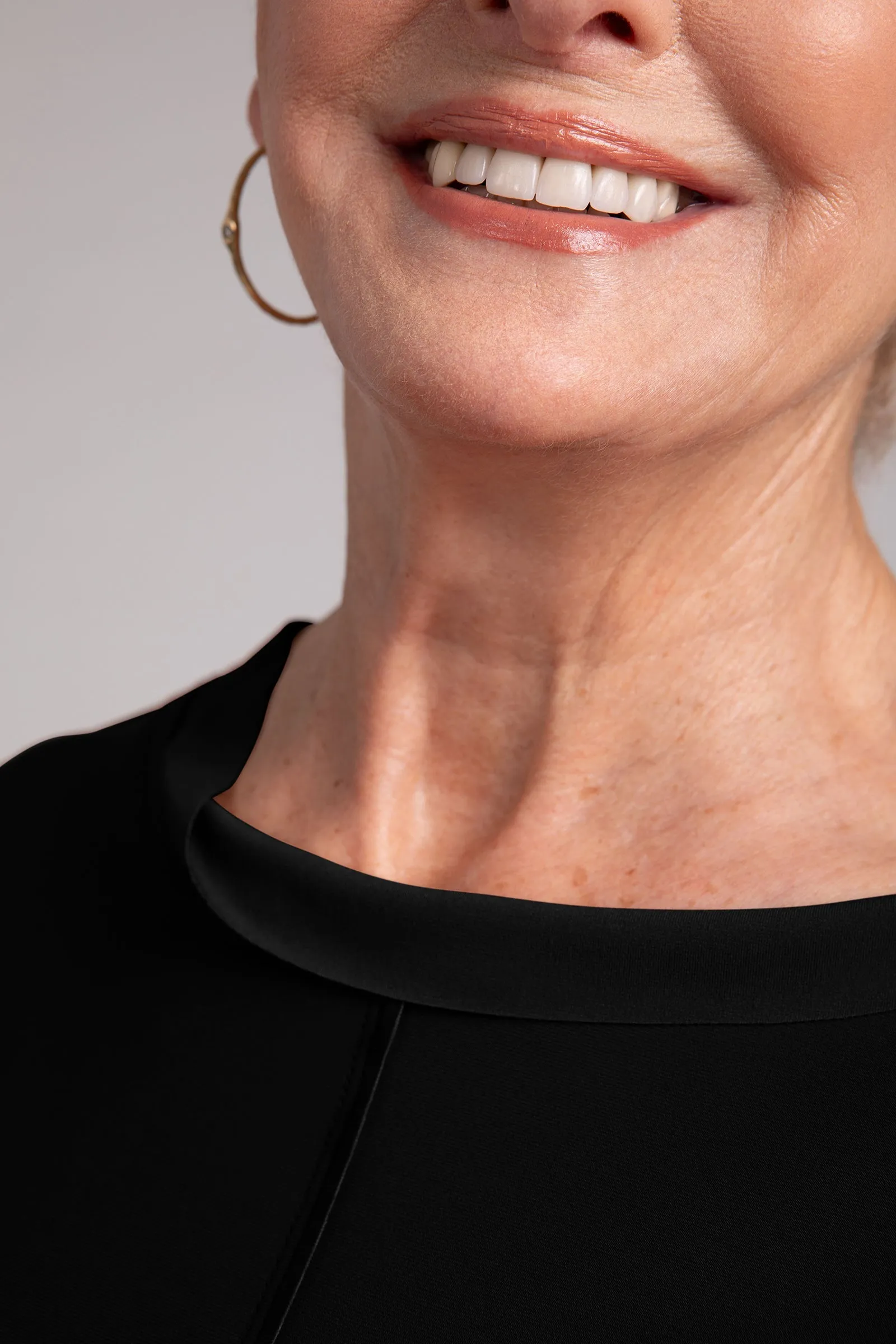 Flounce Top with Wide Funnel Collar | Black