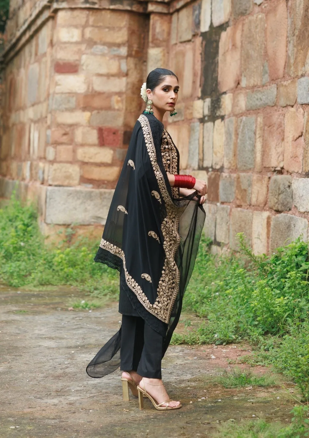 Womens Black Aari Embroidered 3-Piece Long Kurta Set - Elegant Cotton Craftsmanship