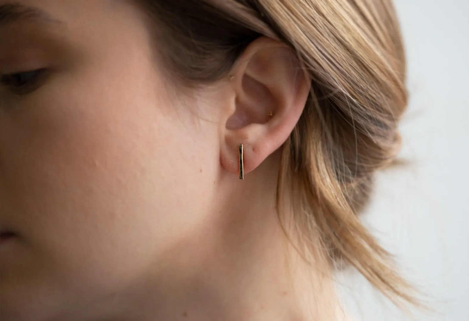 Linea Bar Stud Earrings